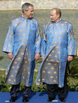 Джордж Буш и Владимир Путин на форуме АТЭС в Ханое. Фото с сайта YahooNews