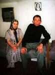 Родители Эльзы Кунгаевой. На брезентовой стене палатки - портрет Эльзы. Фото с сайта www.kp.ru