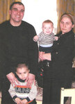 Зубайр Зубайраев с женой и сыновьями. Фото из личного архива