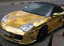 Золотой Porsche. Фото beenergy.ru