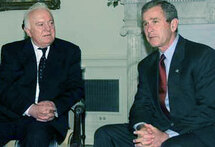 Эдуард Шеварднадзе и Джордж Буш в Вашингтоне 4 октября 2001. Фото AP