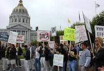 Сан-Франциско, 30 июля 2001. Демонстрация противников DMCA. Фото Александра Удалова с сайта www.computerra.ru