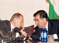 Владимир Путин и Эмомали Рахмонов. С сайта www.rusembassy.tajnet.com