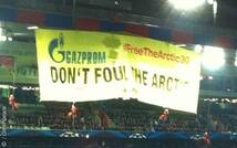Баннер Greenpeace на матче в Базеле. Фото: greenpeace.de