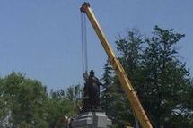 Установка памятника Екатерине II в Симферополе. Фото: krymr.com