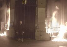 Акция Петра Павленского в Париже. Фото: Сара Константэн