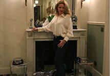 Екатерина Солоцинская в парижской квартире. Фото из личного Инстаграма 