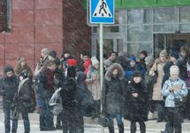 Эвакуация торгового центра в Томске. Фото: svoboda.org