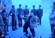 Ким Чен Ын с военными на полигоне Пукчхан. Источник: thediplomat.com