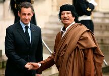 Николя Саркози и Муаммар Каддафи. Фото: alnas.fr