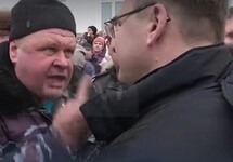Демонстрант против Евгения Гаврилова. Кадр RTVI
