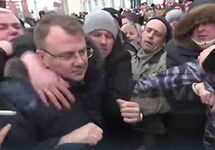 Евгений Гаврилов и протестующие. Кадр RTVI