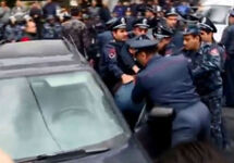 Задержание протестующих водителей в Ереване. Фото: azatutyun.am