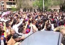 Протест в Ереване, 26.04.2018. Кадр видео "Радио Азатутюн"
