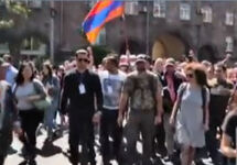 Акция протеста в Ереване, 02.05.2018. Кадр трансляции