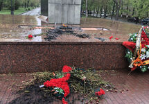 Мемориал после поджога. Фото: chelyabinsk.74.ru
