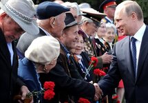 Владимир Путин с ветеранами. Фото: kremlin.ru