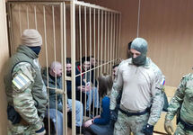 Украинские пленные в Лефортовском райсуде. Фото Юрия Тимофеева/Грани.Ру