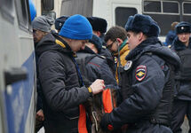 Задержания на проспекте Сахарова. Фото из твиттера Михаила Светова