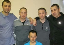 Слева направо: Рустем Ямалиев, Ильнар Зиннатов, Ирек Насиров, Руслан Сунгатов; впереди - Марат Туляков. Фото: "Родительская солидарность"