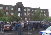 Заблокированное здание суда в Ереване, Кадр трансляции