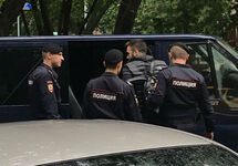 Задержание Руслана Шаведдинова. Фото из твиттера Киры Ярмыш