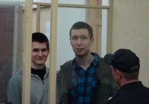 Ян Сидоров (слева) и Владислав Мордасов в суде. Фото: Грани.Ру