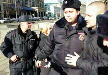 Задержание Сергея Удальцова. Фото из твиттера политика