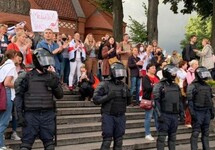 Протестующие у Красного костела. Фото: "Еврорадио"