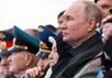 Владимир Путин наблюдает за Парадом Победы - 2022. Фото: ТАСС