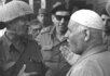 Рехавам Зеэви (в центре) с Моше Даяном в Хевроне. Июнь 1967 года. Фото из израильского госархива // AP