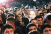 Демонстрация сторонников Ширака на площади Республики в Париже вечером 5 мая. Фото AP