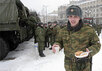 Солдаты внутренних войск на Театральной площади. Фото Д.Борко/Грани.Ру