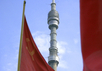 Останкинская башня и красные флаги. Фото А.Карпюк/Грани.Ру
