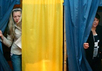 Избирательный участок на Украине. Фото AP.