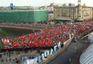 Демонстранты подходят к Болотной площади 6 мая. Кадр МинаевLive