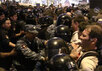 Полиция и протестующие. Кадр Грани-ТВ