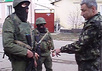 Морские пехотинцы в Феодосии разговаривают с оккупантами. Кадр видео Volodymyr Ariev