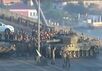 Мятежники сдаются на мосту через Босфор. Кадр Sky News