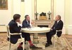 Путин с журналистами FT. Кадр видео kremlin.ru