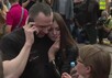 Олег Сенцов с дочерью в аэропорту. Кадр видеотрансляции