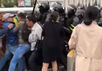 Столкновения с силовиками в Улан-Удэ. Кадр видео