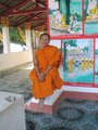 Монах одного из многочисленных храмов Луанг Прабанга. Фото Петра Колесицына