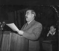 Будапешт, 1956. Имре Надь - "народный" премьер, приведенный к власти в результате восстания, арестованный советской армией после его разгрома и повешенный в 1958 году.