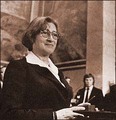 Елена Боннэр читает нобелевскую речь Андрея Сахарова "Мир, прогресс и права человека" в Осло 11 декабря 1975 г.