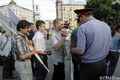 1. Члены НБП организованно прибывают на митинг. Фото Д.Борко/Грани.Ру
