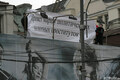 17. Противники "Марша" митингуют на крыше соседнего дома. Фото Д.Борко/Грани.Ру