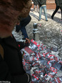 Антилимоновские листовки превратились в мусор. Фото Граней.Ру