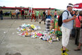 МАКС-2007. Огромные толпы людей после себя повсеместно оставляли кучи мусора. Фото Граней.Ру