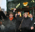 Марш несогласных. Роман Доброхотов и Марина Литвинович у здания ЦИКа. Москва, 24 ноября 2007.